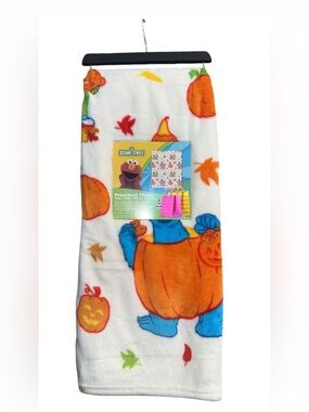 Sesame Street Throw Blanket - White with Orange Pumpkins & Blue Character
